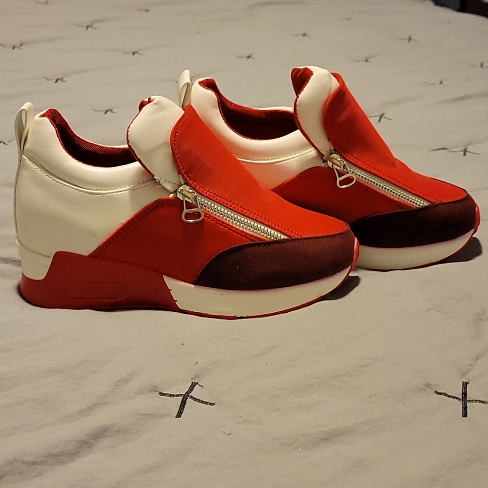 Womens Wedge Tennis Shoe
